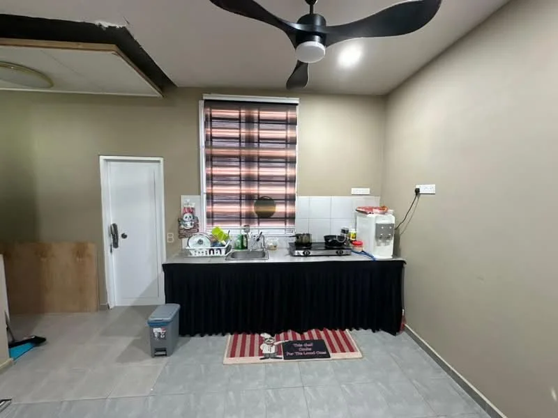 Kitchen features: grey painted walls, tile flooring, 5-blade ceiling fan, window with blinds, single-bowl stainless-steel sink, chrome pull-down faucet, white tiled backsplash, black countertop, kitchen cabinet with black skirt, stainless-steel stove, microwave, refrigerator, decorative rug with text; style: modern.