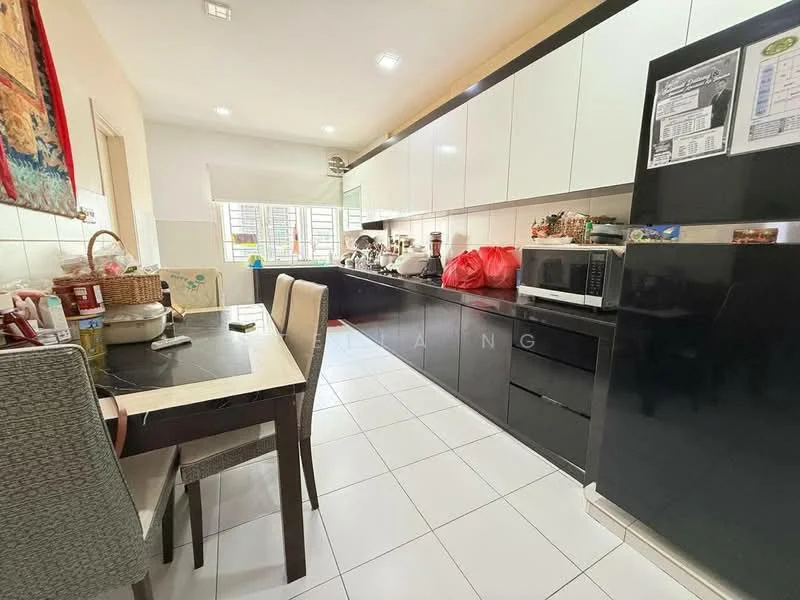 Kitchen features: white cabinetry, black countertop, stainless-steel fridge, built-in microwave, freestanding oven, double-bowl stainless-steel sink, chrome pull-down faucet, tile backsplash, white tiled flooring, dining table with four chairs, window with roller blinds, recessed downlights; style: modern.