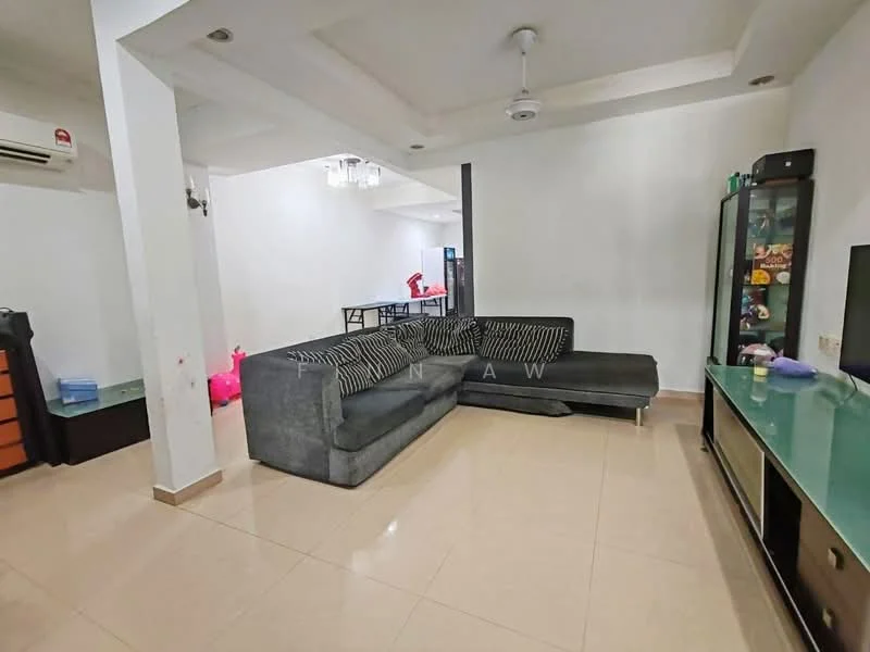 Living features: L-shape sectional sofa in grey, coffee table, wall-mounted TV, TV console, ceiling fan, recessed downlights, cream painted walls, tile flooring, decorative mirror, open shelving, area rug; style: modern. Dining features: 6-seater dining table, upholstered dining chairs; style: modern.