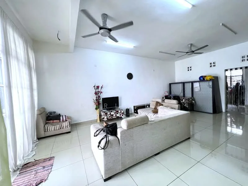 Living features: white painted walls, polished ceramic tile flooring, tray ceiling, 3-blade ceiling fan, 2-seater fabric sofa in beige, 3-seater fabric sofa in beige, coffee table, TV console, wall-mounted TV, decorative plants, area rug with geometric pattern, large windows with sheer curtains; style: modern.