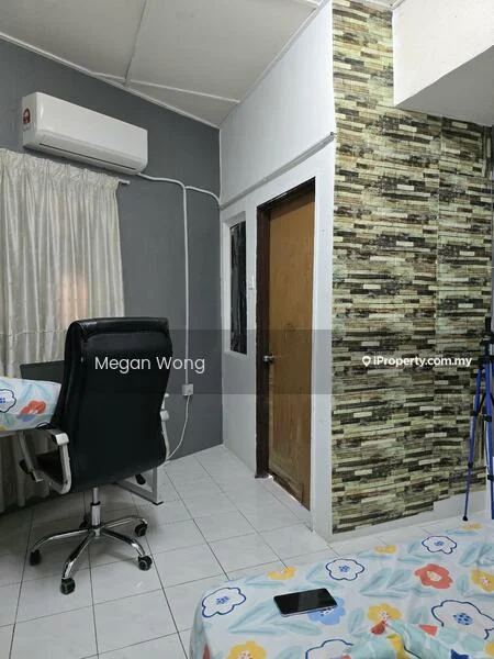 Room features: white painted walls, grey accent wall, textured stone feature wall, white ceiling, tile flooring, 1 wall-mounted split AC, curtains, office chair, desk, bed with floral bedding, smartphone on bed; style: modern.