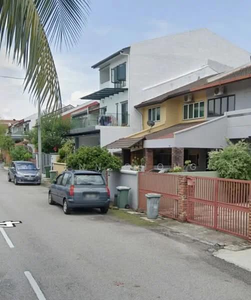 Exterior type: linked terrace house; features: two-storey building, white painted facade, balconies on upper floor, red brick wall, manicured front garden, driveway with interlocking pavers, green waste bins, palm tree in front, street view with parked cars; style: modern.