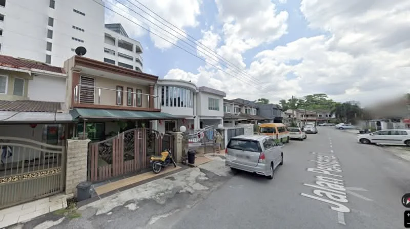 Exterior type: linked terrace house; features: two-storey linked terrace houses, white painted facade, balconies on upper floors, gated entrance with decorative metalwork, paved walkway, street view with parked cars, surrounded by residential buildings, road signage visible, manicured front gardens; style: modern.