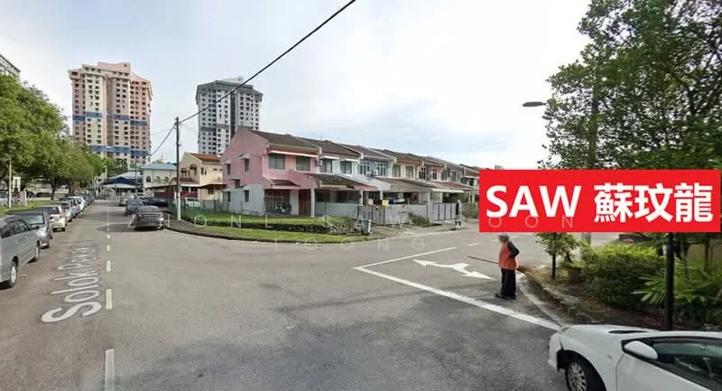 Exterior type: linked terrace house; features: two-storey linked terrace houses, painted facade in pastel colors, manicured lawn, paved walkway, street view with parked cars, surrounded by greenery, sidewalk along the road, street signage visible; style: modern.