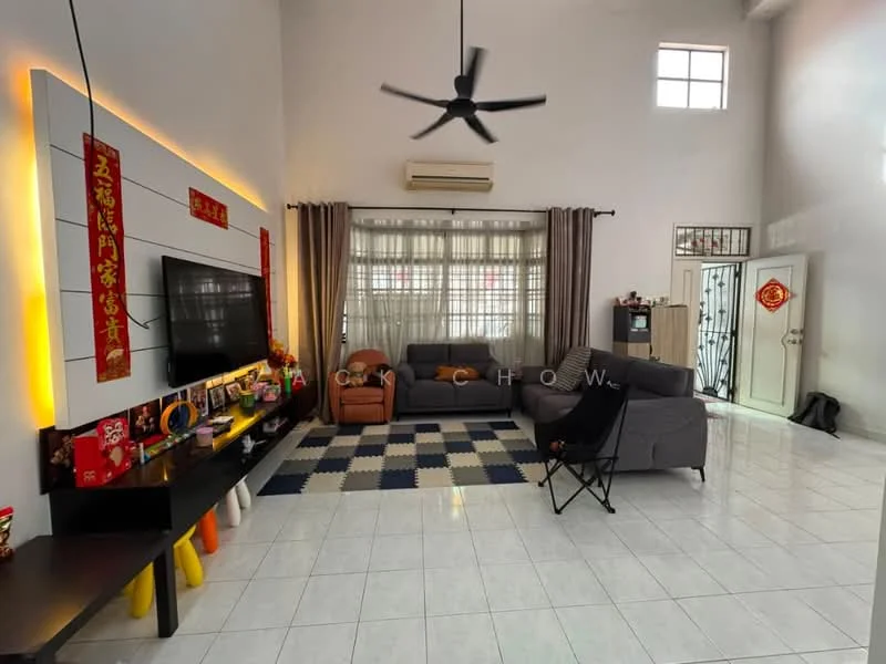 Living features: white painted walls, glossy white tile flooring, 5-blade ceiling fan with light, sofa in grey fabric, armchair in orange, coffee table, TV console with wall-mounted TV, decorative wall art, curtains in beige, area rug with geometric pattern, air conditioning unit, decorative items on shelves; style: modern.
