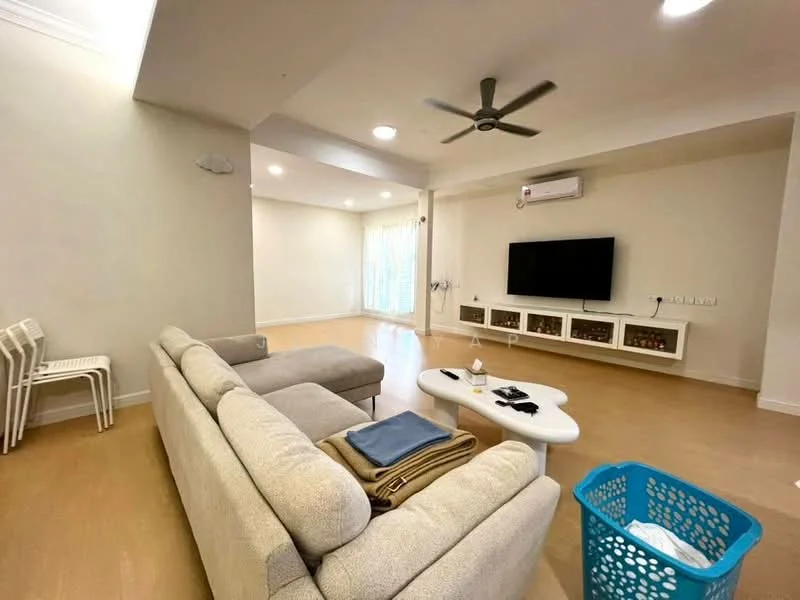 Living features: light beige painted walls, laminate flooring, 5-blade ceiling fan with light, recessed downlights, wall-mounted TV, white TV console, sofa with light fabric upholstery, coffee table with organic shape, laundry basket, decorative items on console; style: modern.