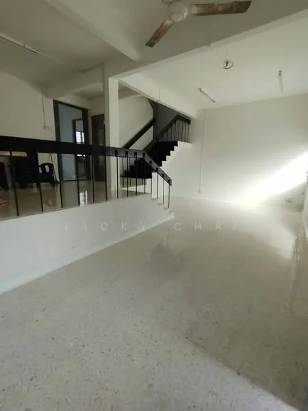 Living features: polished concrete flooring, white painted walls, ceiling fan, staircase with black railing, large windows for natural light, open layout, high ceiling, minimalist decor; style: modern.