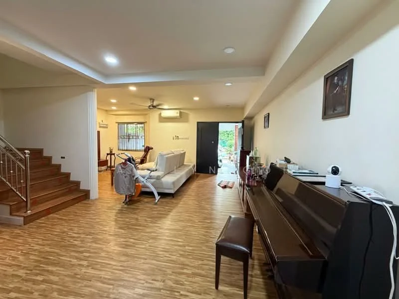 Living features: laminate flooring, white painted walls, tray ceiling with recessed lighting, 5-blade ceiling fan, sofa in light fabric, coffee table, piano, wall-mounted artwork, large windows for natural light, open layout to dining area, door leading outside; style: modern; view: garden.