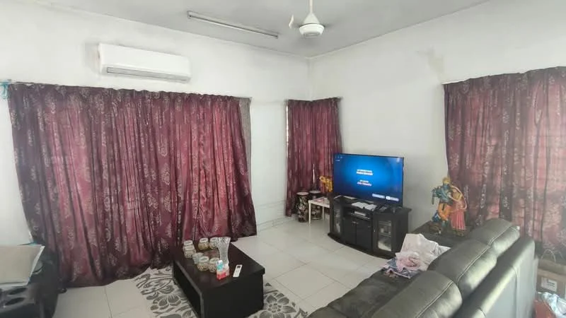 Living features: white painted walls, ceramic tile flooring, 5-blade ceiling fan, wall-mounted split AC, dark wood coffee table, black TV console, wall-mounted TV, red patterned curtains, decorative figurines, area rug with floral pattern, sofa in dark leather, decorative items on shelves; style: modern.