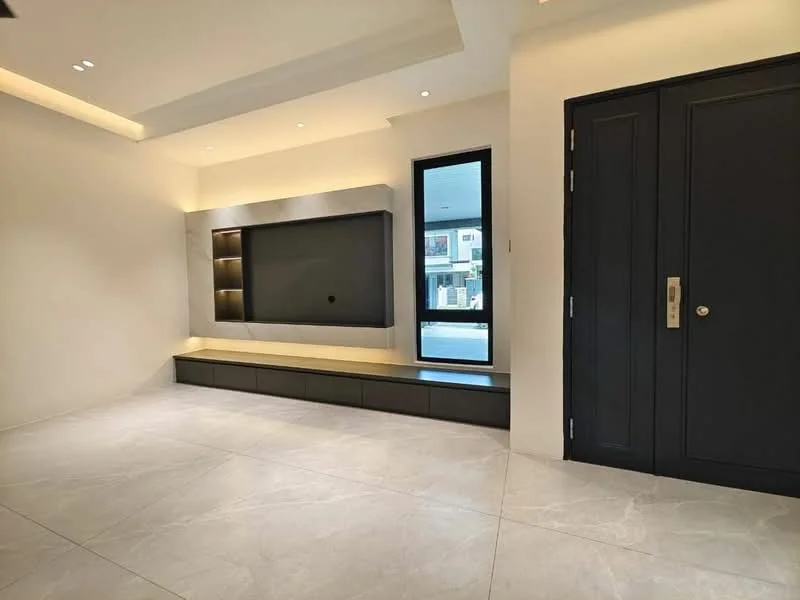 Living features: light-colored walls, recessed ceiling lights, built-in TV console with backlighting, large window with black frame, floor-to-ceiling window, light-colored tile flooring, minimalist design, built-in storage cabinets; style: modern; view: street.