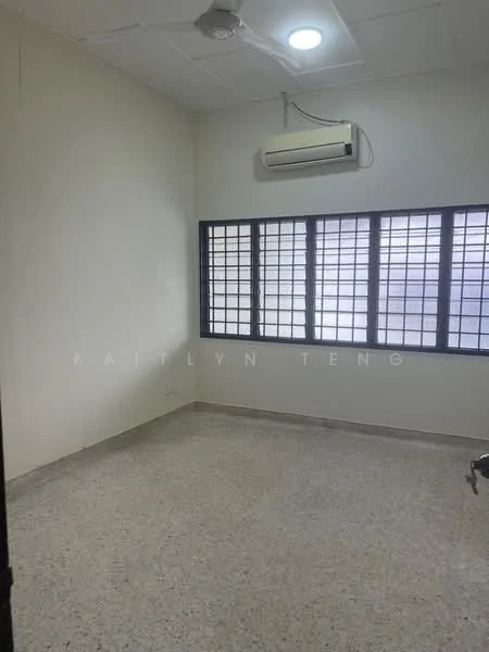 Room features: white painted walls, grey flooring, 1 wall-mounted split AC, ceiling light, large window with grid pattern, neutral color scheme; style: modern.