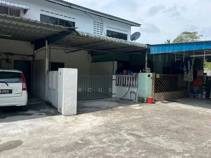 Exterior type: linked terrace house; features: car porch with awning, concrete wall with gate, flat roof, manicured driveway, satellite dish, exposed concrete facade, surrounded by greenery; style: modern.