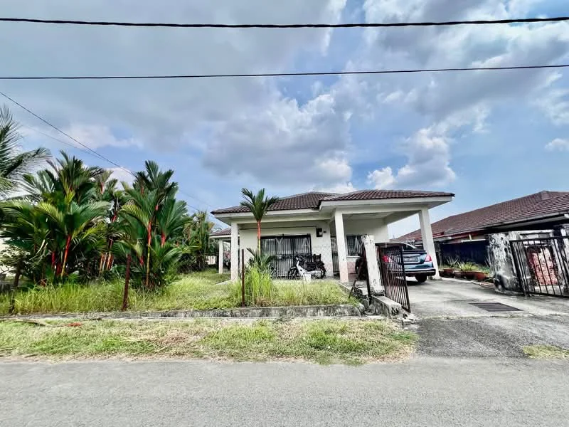 Exterior type: detached bungalow; features: single-storey, red brick facade, pitched tile roof, manicured lawn, tropical landscaping with palm trees, driveway with interlocking pavers, fenced front yard, covered porch, car parked in driveway; style: modern.