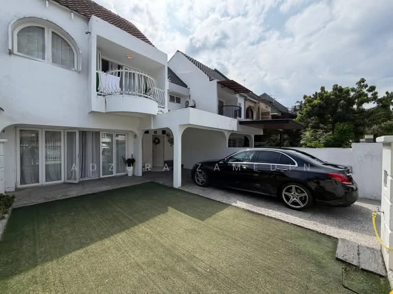 Exterior type: semi-detached house; features: white painted facade, arched windows, balcony with railing, car porch with awning, manicured lawn, stone-paved walkway, landscaped garden, two-storey structure; style: modern.