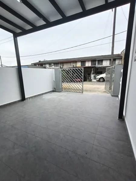 Exterior type: linked terrace house; features: open-air porch, grey tiled flooring, metal gate, white painted walls, overhead roof structure, surrounded by fencing; style: modern.