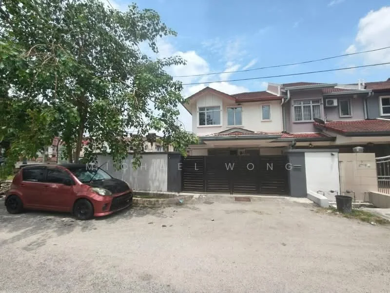 Exterior type: linked terrace house; features: two-storey building, red tiled roof, white painted facade, black metal gate, front driveway, manicured landscaping, surrounded by mature trees, parking space for vehicles; style: modern.