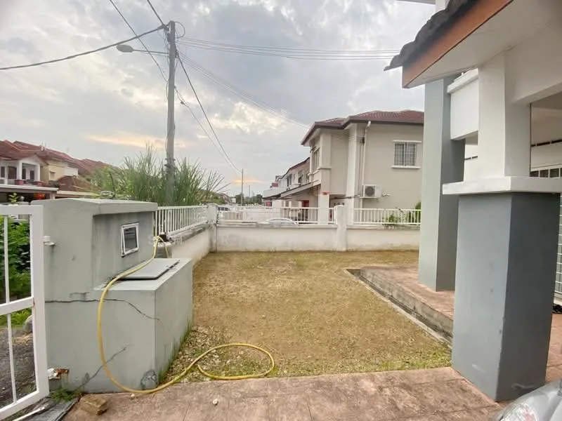 Exterior type: semi-detached house; features: fenced yard, manicured lawn, paved walkway, outdoor space, single-storey, surrounded by residential buildings, visible utility connections; style: modern.