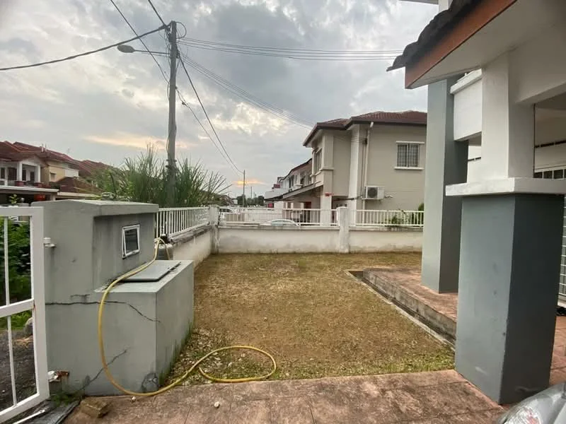 Exterior type: semi-detached house; features: fenced yard, manicured lawn, paved walkway, exterior wall with white paint, single-storey, adjacent houses visible, power lines overhead; style: modern.