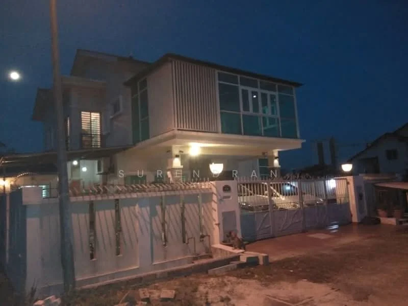 Exterior type: detached bungalow; features: two-storey building, white painted facade, glass windows, balcony with glass railing, outdoor lighting fixtures, fenced perimeter, gated entrance, paved driveway, manicured lawn, surrounded by residential area; style: modern.