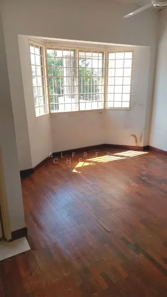 Room features: wooden flooring, white painted walls, large bay windows, multiple window panes, ceiling fan, natural light, corner room, baseboards; view: garden.