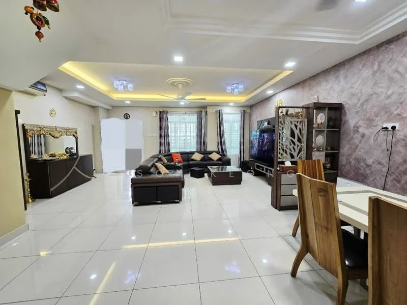 Living features: white painted walls, grey accent wall, polished ceramic tile flooring, tray ceiling with recessed lighting, 5-blade ceiling fan with light, sofa in dark brown leather, orange throw pillows, coffee table in dark wood, TV console in dark wood, wall-mounted TV, decorative shelving unit, dining table with wooden chairs, curtains with geometric pattern, large windows with natural light; style: modern.
