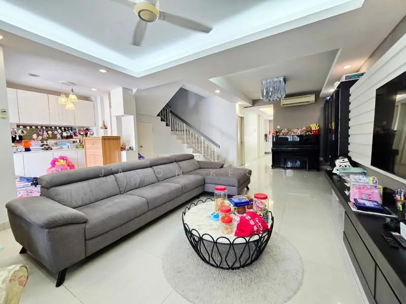 Living features: 3-seater fabric sofa in grey, coffee table with decorative items, area rug, wall-mounted TV, entertainment unit, ceiling fan with light, recessed downlights, white painted walls, tile flooring, open layout to kitchen, decorative wall art, large windows for natural light; style: modern. Kitchen features: kitchen island, wood cabinetry, stainless-steel appliances, open layout to living area, tile backsplash, countertop with bar stools; style: modern.