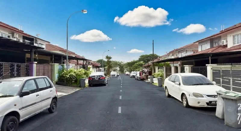 Exterior type: linked terrace house; features: two-storey linked terrace houses, paved road, manicured greenery, street lighting, driveways, front yards, visible parked cars, garbage bins, clear blue sky with clouds; style: modern.