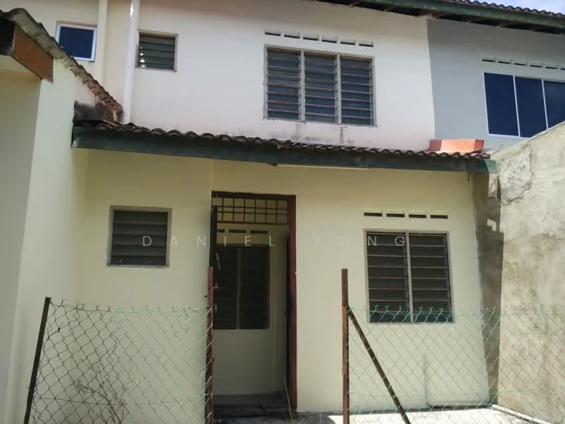 Exterior type: linked terrace house; features: cream painted facade, sliding windows, single-storey, gated entry with fence, roof with overhang, front porch area; style: modern.