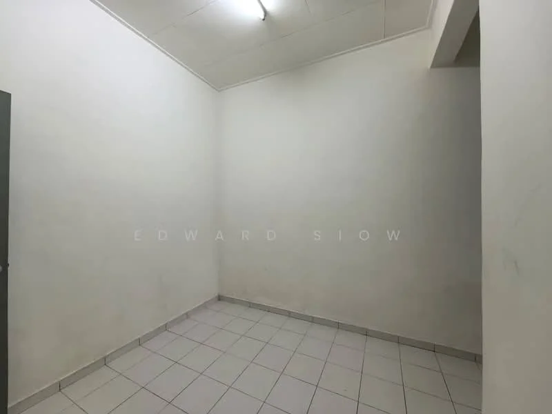 Room features: white painted walls, tile flooring, fluorescent ceiling light, corner space, empty room.