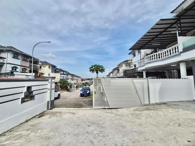 Exterior type: linked terrace house; features: white painted facade, two-storey building, balconies with railings, manicured lawn, paved driveway, surrounded by residential buildings, street view, gated entrance; style: modern.
