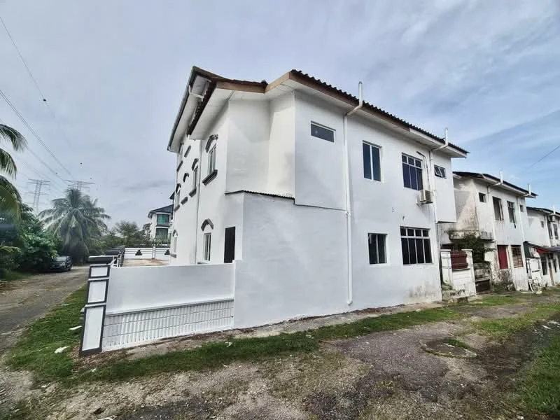Exterior type: semi-detached house; features: white painted facade, flat roof, 2-storey building, visible air conditioning unit, multiple windows, manicured lawn, driveway, surrounded by greenery; style: modern.