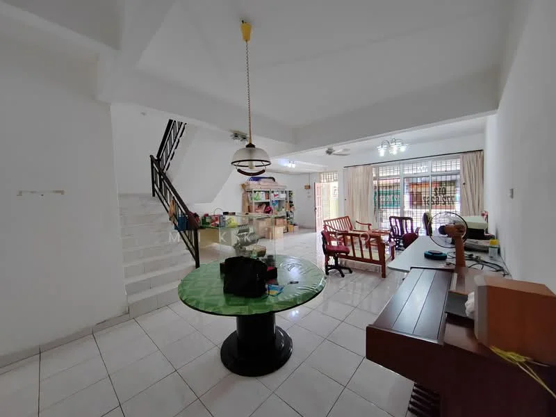 Living features: white painted walls, white ceiling, tile flooring, 5-blade ceiling fan, recessed downlights, large windows with sheer curtains, dining table with green tabletop, wooden chairs, TV console, bookshelves, staircase with black railing; style: modern.