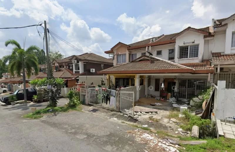 Exterior type: linked terrace house; features: two-storey building, red tile roof, cream painted facade, front porch with gate, manicured lawn, paved walkway, surrounded by palm trees, visible parking area, adjacent to other residential buildings, fenced front yard; style: modern.