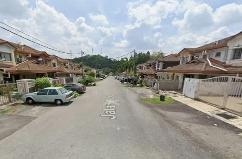 Exterior type: linked terrace house; features: two-storey houses, red tiled roofs, white painted facades, paved driveway, manicured lawns, street lined with palm trees, residential street, visible utility poles, surrounding greenery, sidewalks, parked cars; style: modern.