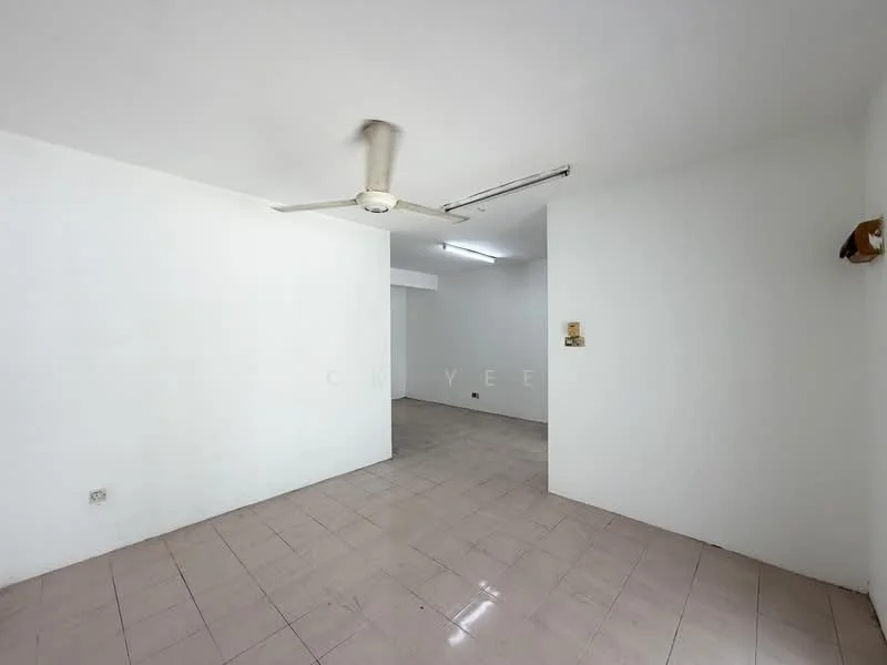 Room features: white painted walls, glossy ceramic tile flooring, ceiling fan, fluorescent ceiling light, open layout, no visible furniture, neutral color scheme, empty space; style: minimalist.