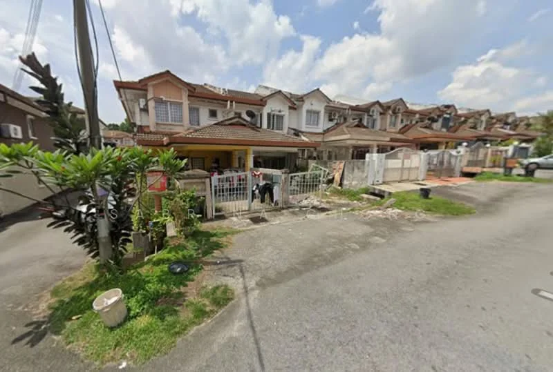 Exterior type: linked terrace house; features: two-storey linked terrace, cream painted facade, pitched tile roof, front porch area, white picket fence, manicured lawn, paved walkway, visible air conditioning units, surrounded by greenery, driveway with interlocking pavers; style: modern.