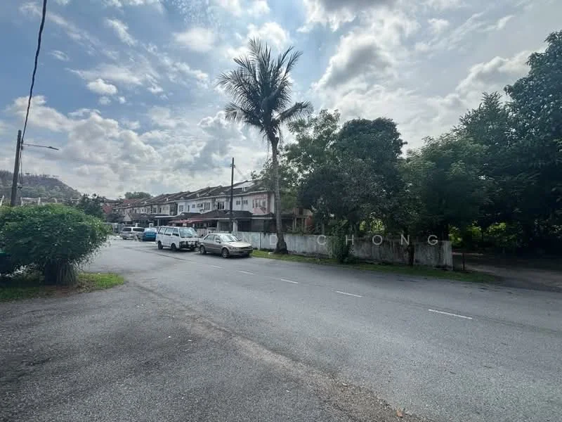 Exterior type: linked terrace house; features: two-storey linked terrace houses, paved road, manicured shrubs, mature trees, clear blue sky, clouds, street lighting, parking spaces, front yard, sidewalk; style: modern.