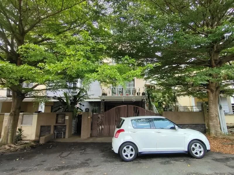 Exterior type: detached bungalow; features: two-storey building, wooden gate, manicured lawn, mature trees, paved driveway, balcony on upper floor, surrounded by greenery; style: modern.