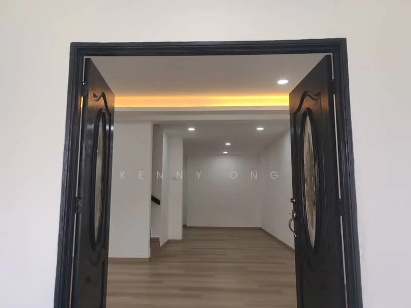 Room features: double-door entrance, white painted walls, recessed downlights, laminate flooring, open layout, no visible furniture, neutral color scheme, ceiling with LED strip lighting; style: modern.