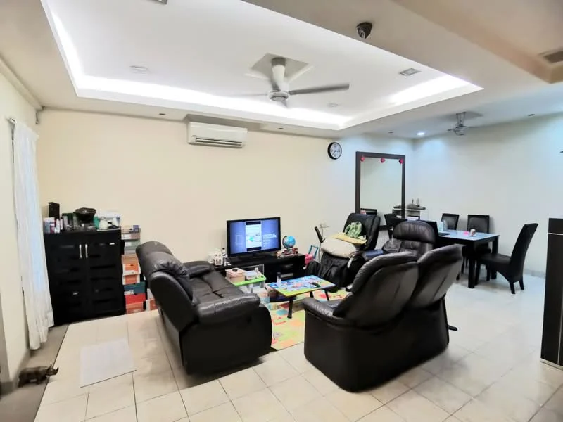 Living features: black leather recliner sofas, coffee table, wall-mounted TV, TV console, ceiling fan with light, recessed ceiling lights, air conditioning unit, cream painted walls, tiled flooring, decorative wall clock, open shelving unit, dining table with chairs; style: modern.