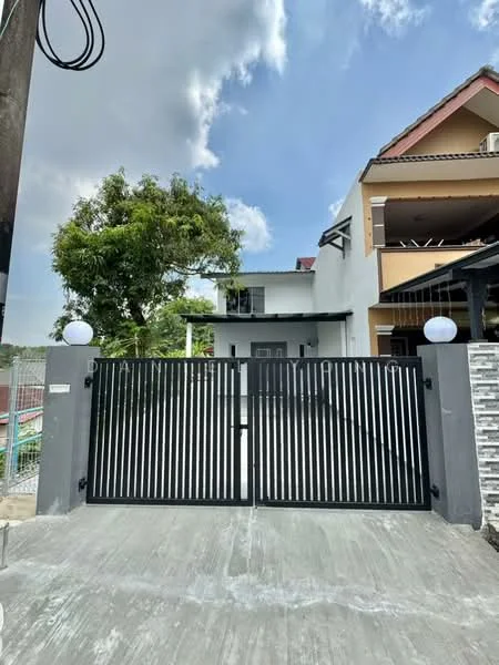 Exterior type: semi-detached house; features: black metal gate, concrete driveway, manicured lawn, mature tree, two round light fixtures, grey stone cladding, white painted facade, balcony on upper floor; style: modern.