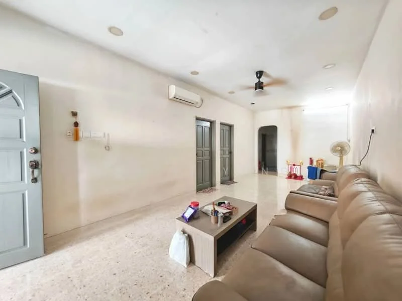 Living features: cream painted walls, marble flooring, 5-blade ceiling fan, wall-mounted split AC, sofa in beige, coffee table, floor-to-ceiling windows, double doors leading to another room, decorative wall light, area rug; style: modern.