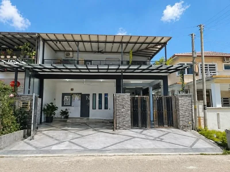 Exterior type: detached bungalow; features: flat roof, glass facade, stone cladding on lower walls, manicured landscaping, paved driveway, double-volume main entrance, sliding glass doors, outdoor ceiling fan, gated entry, front porch with seating area; style: modern.