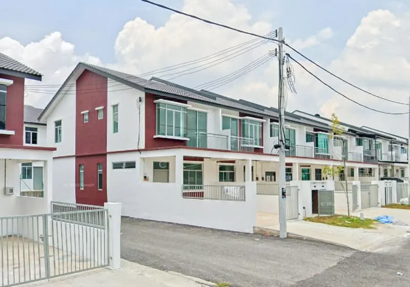 Exterior type: linked terrace house; features: white painted facade, red accent facade, flat roof, two-storey, balconies with glass railings, manicured lawn, paved driveway, fenced front yard, visible electrical wiring, street view, surrounded by residential area; style: modern.
