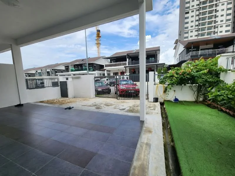 Exterior type: linked terrace house; features: paved outdoor area, manicured lawn, fenced perimeter, parking area visible, surrounding residential units, construction crane in background, greenery along the fence; style: modern.