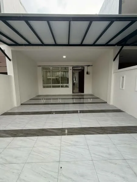 Exterior type: linked terrace house; features: covered car porch, marble tile flooring, white painted walls, metal roof, large windows, security grille, striped flooring pattern, outdoor lighting; style: modern.