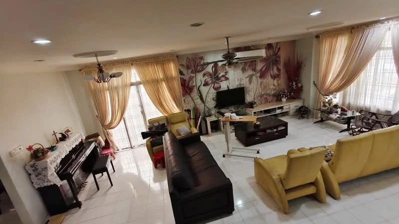 Living features: cream painted walls, white tiled flooring, 5-blade ceiling fan with light, large windows with sheer curtains, wall-mounted TV, entertainment unit, black leather sofa, yellow upholstered armchairs, coffee table, piano, decorative wall with floral pattern, area rug; style: contemporary.