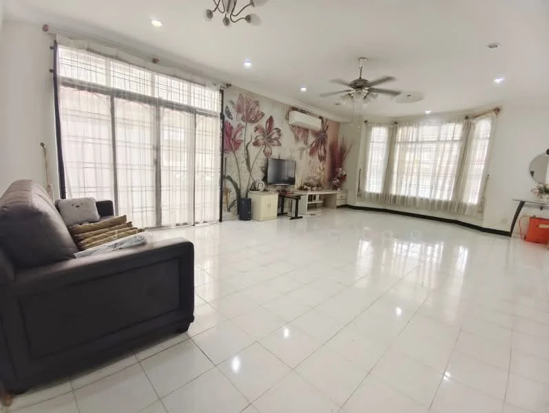 Living features: white painted walls, ceramic tile flooring, 5-blade ceiling fan with light, floor-to-ceiling windows, sheer curtains, wall-mounted TV, TV console, decorative wall with floral pattern, sofa, coffee table, area rug; style: modern.