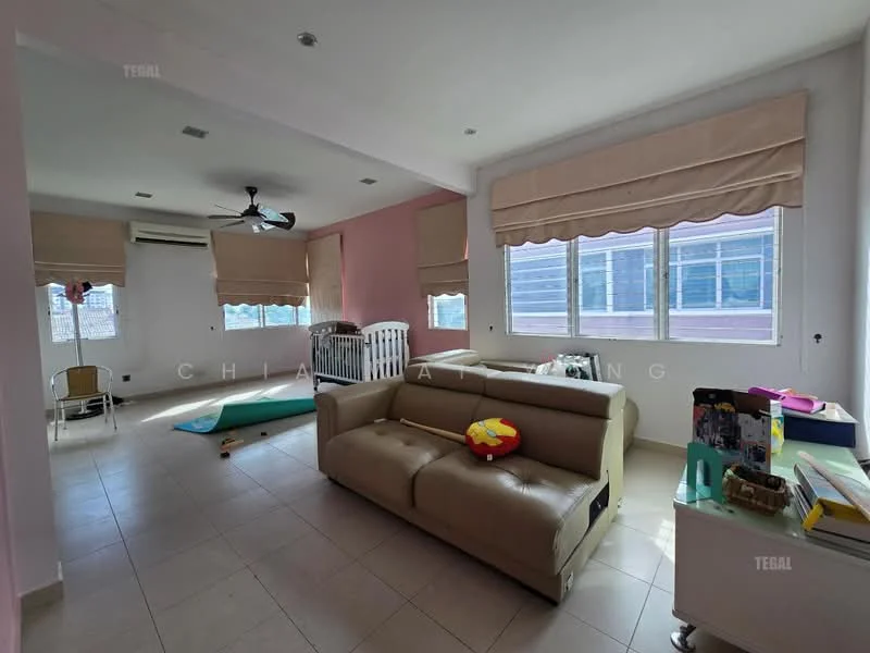Living features: cream leather sofa, 3-blade ceiling fan, white painted walls, light pink accent wall, tile flooring, floor-to-ceiling windows, roller blinds, air conditioning unit, playmat, crib, children's toys, decorative items; style: modern.