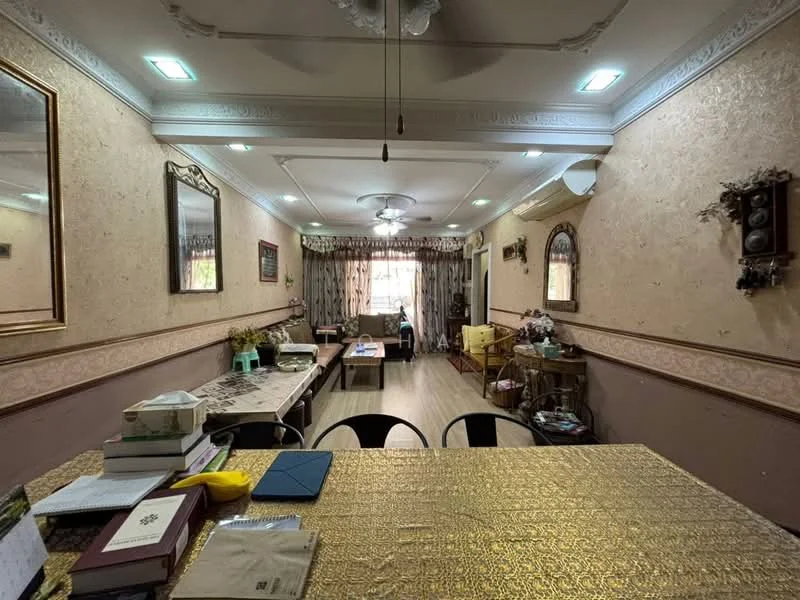Living features: cream painted walls, wood flooring, tray ceiling with decorative moulding, recessed downlights, 5-blade ceiling fan, large window with sheer curtains, wall-mounted air conditioning unit, decorative mirrors, wooden furniture, coffee table, dining table with tablecloth, various decorative items, houseplants in pots; style: traditional.
